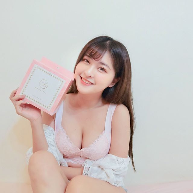 学生可爱粉色内衣照_叶梓萱粉色内衣性感照(3)